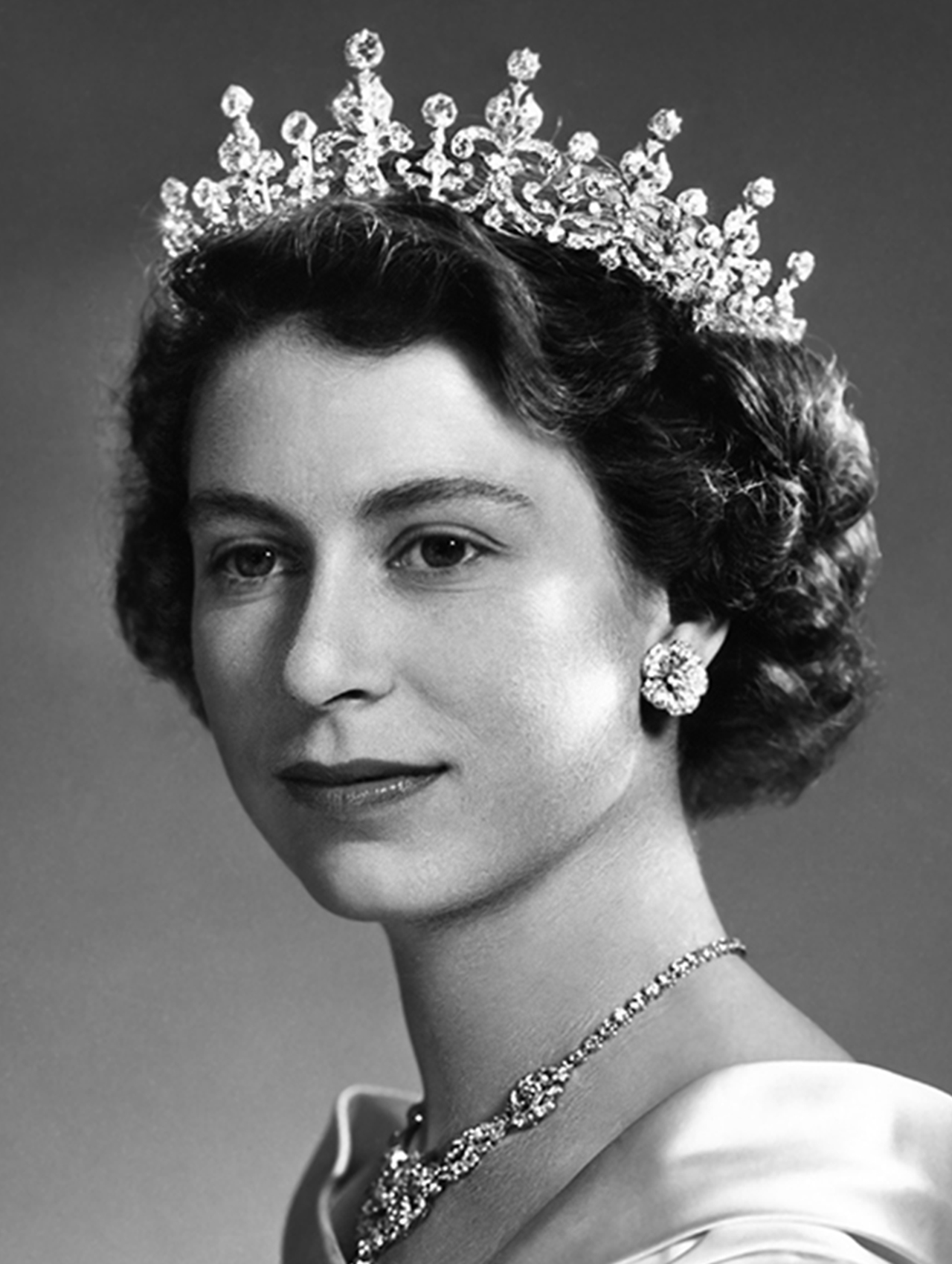 Queen of great britain. Королева Элизабет 2 в молодости. Сапфировая тиара королевы Елизаветы 2.